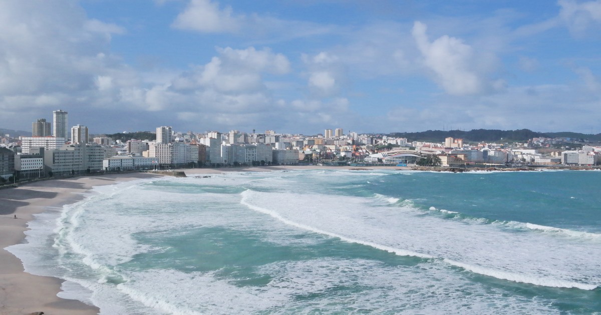 Ciudad costera española ideal para mayores de 70 años: paseos slow, playas y herencia Belle Époque