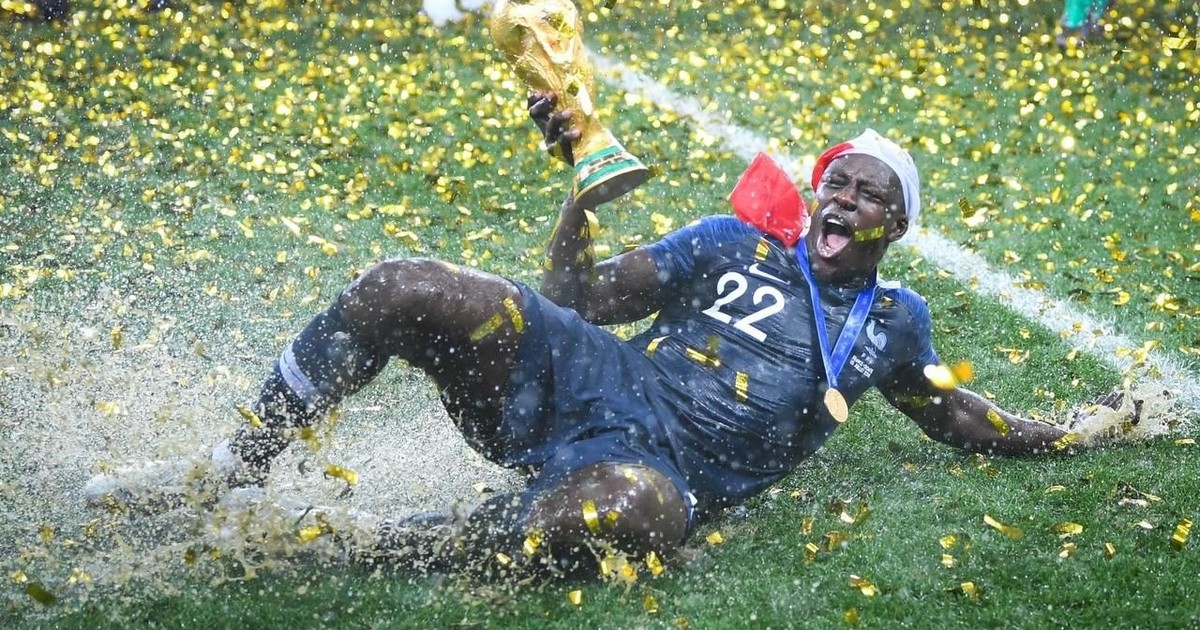 Mendy vendió la réplica de la Copa del Mundo que ganó con Francia: el precio que pagaron