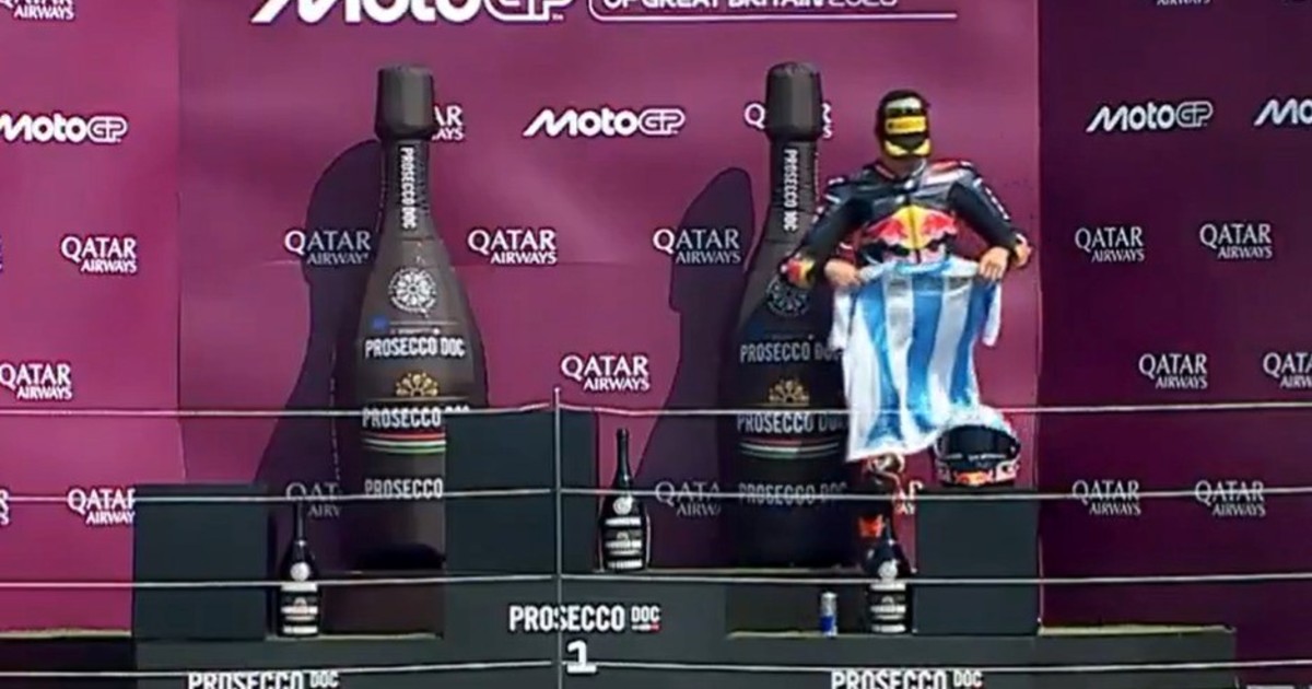 Valentín Perrone brilló en Silverstone: podio en Moto3 y festejo con la celeste y blanca