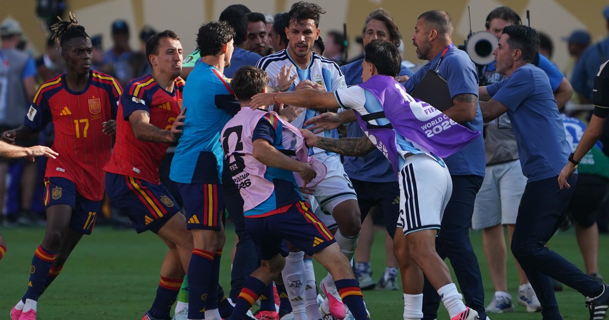FIFA castiga duramente a Paredes y a la Selección tras la final del Mundial