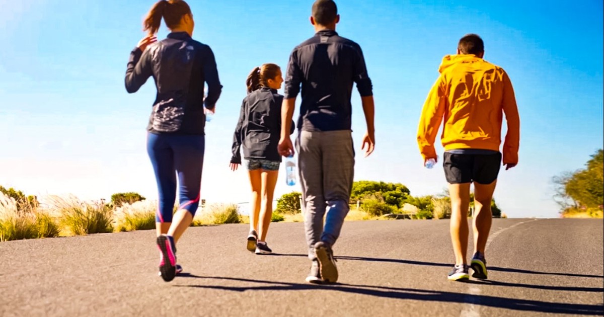 Caminar con estilo: los mejores y peores modelos de zapatillas según expertos