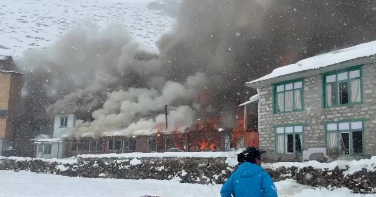 Explosión de gas arrasó un histórico refugio en el camino al Everest