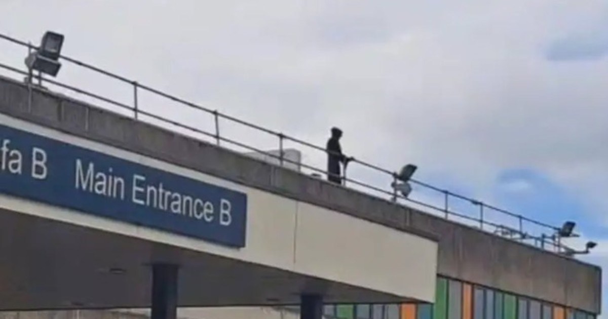 Un gales disfrazado de La Muerte sembró el terror en un hospital y terminó detenido