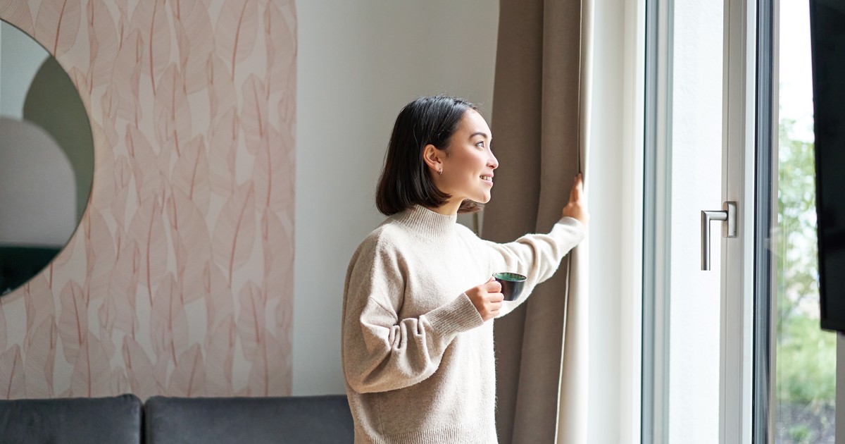 Arquitecto advierte: ventanales mal ubicados pueden convertir tu casa en un horno