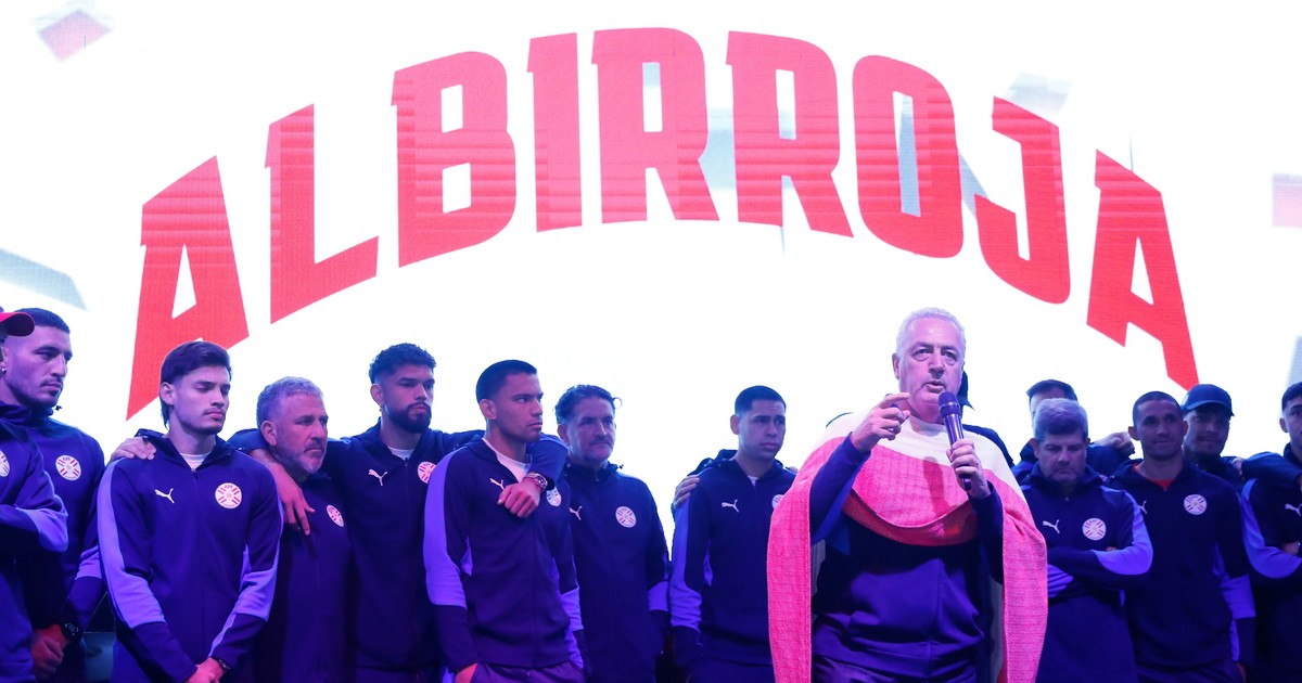 Paraguay recibe como héroes a su selección tras eliminación mundialista