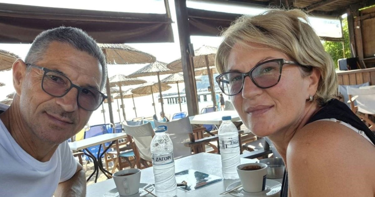 Pasajera sostuvo a su marido para que no cayera del avión: "Agradezco que esté con vida"