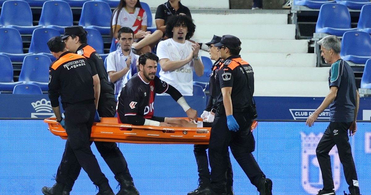 Susto en Madrid: Batalla chocó, pidió el cambio y se fue en ambulancia