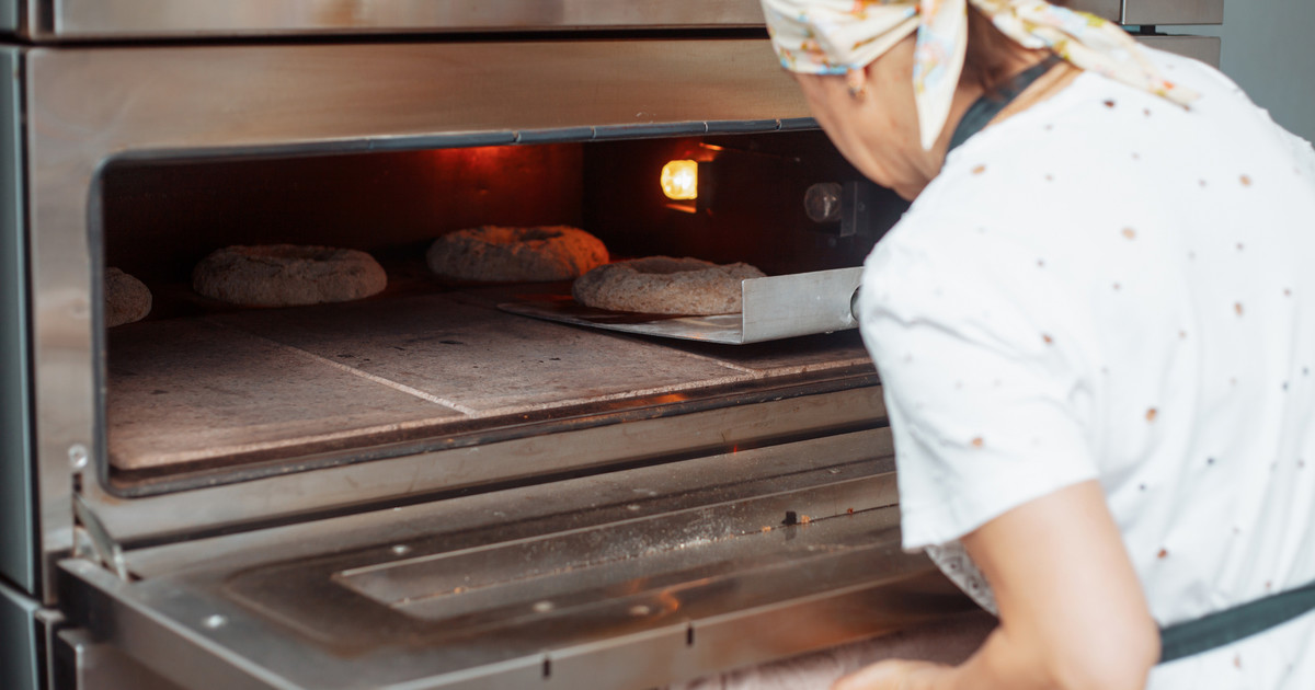 Panadería histórica de Burgos cierra los domingos: “No hay quien quiera trabajar”