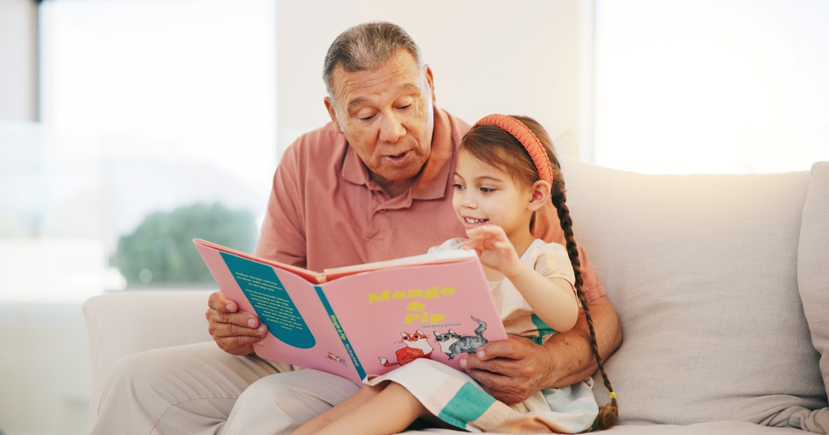 El duelo de los chicos tras las vacaciones con los abuelos: una psicóloga explica cómo acompañarlos