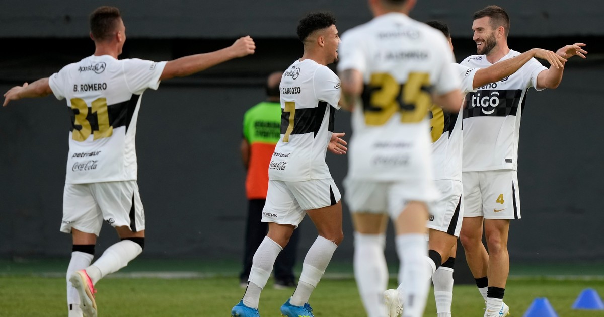 De la viralización a la red: Tim Payne debutó en Olimpia con un golazo y volvió locos a los hinchas