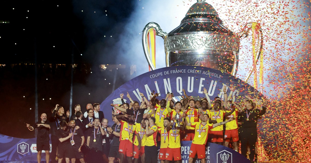 Hazaña en Francia: Lens, con uno menos, venció al PSG y ganó su primera Supercopa