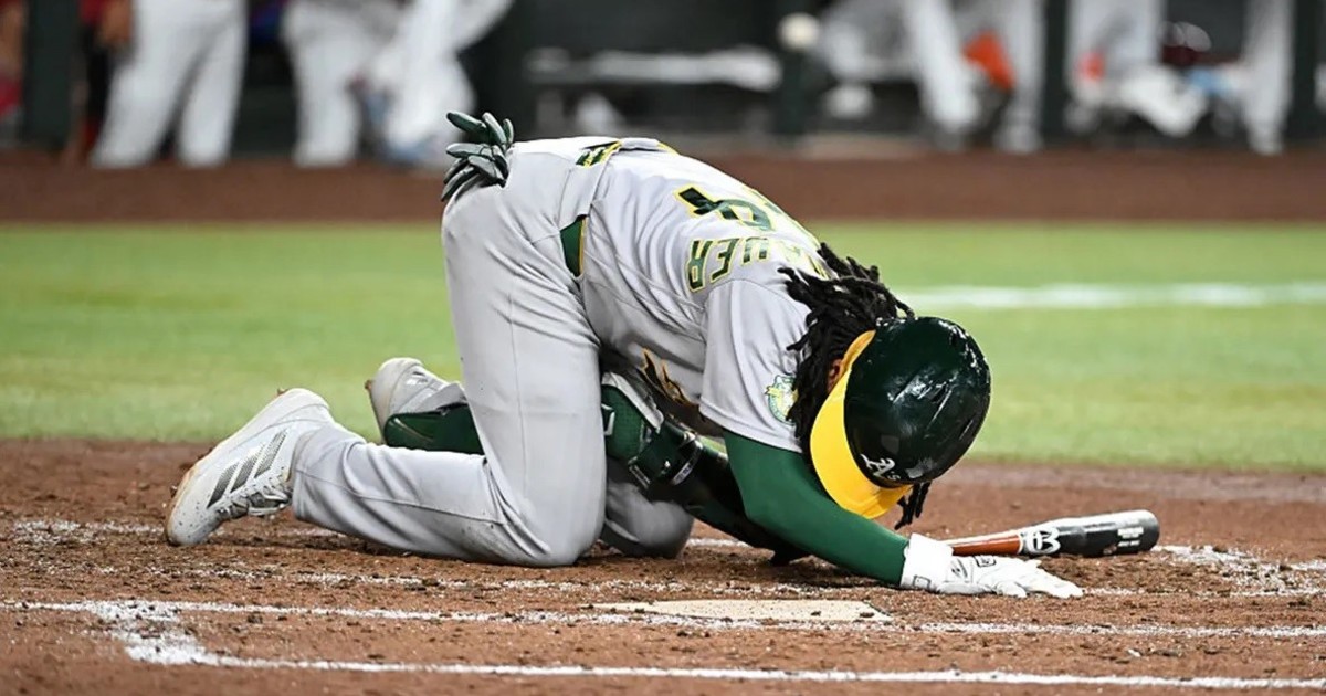 Brutal lesión: novato de los Athletics conecta jonrón y sufre rotura testicular por un foul