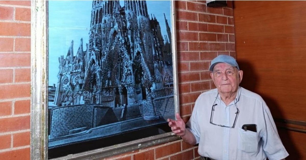 A sus 90 años, creó una técnica artística única: transforma radiografías en obras de arte