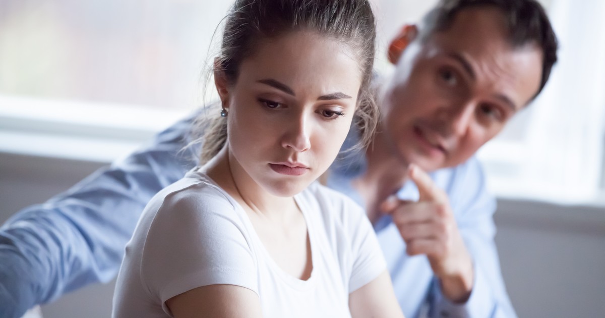 Psicólogo: la rigidez extrema en la crianza genera adultos controladores