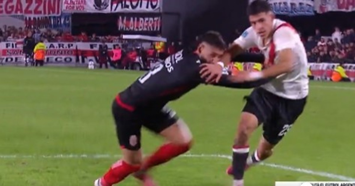 River reclamó un penal en el final del primer tiempo, pero Arasa no lo cobró