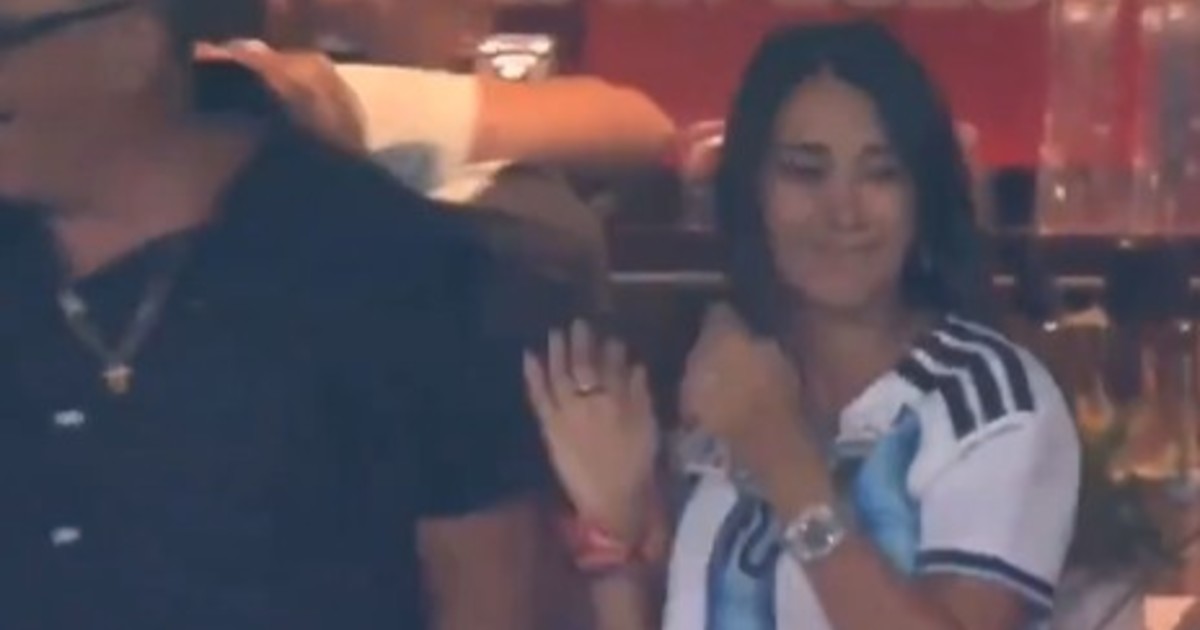 Antonela Roccuzzo festejó el gol de Enzo Fernández junto a su familia en la tribuna