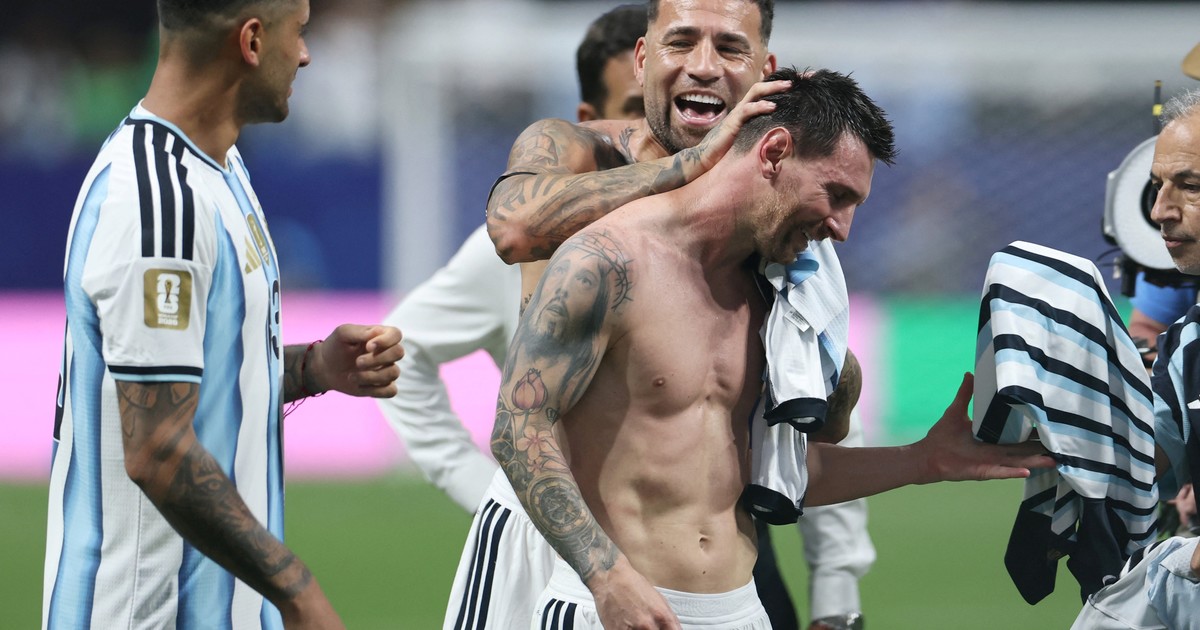 Los jugadores de la Selección Argentina homenajearon a Messi tras la épica remontada