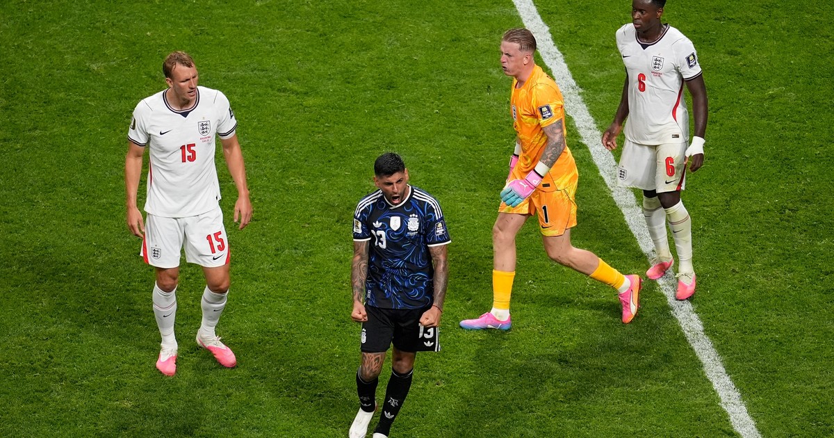 Cuti Romero le gritó el gol en la cara a Pickford y explotó la locura argentina