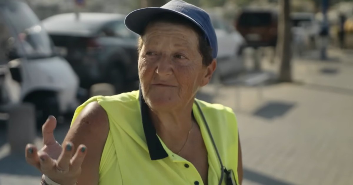 Vivir en una autocaravana para poder trabajar en Mallorca: la historia de Begoña, la vigilante del parqueadero