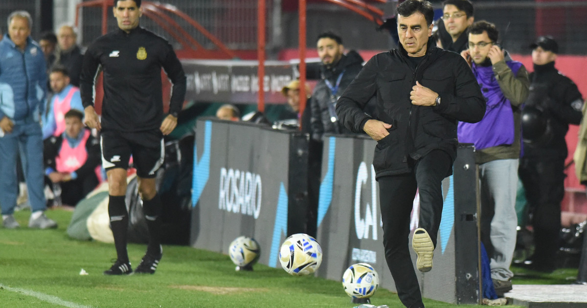 Independiente en llamas: la conferencia de Quinteros, el malestar de los hinchas y la fría respuesta de Marcone