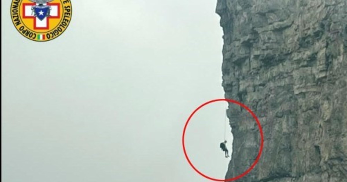 Rescate de película en las Dolomitas: alpinista pasó 12 horas colgando en el vacío