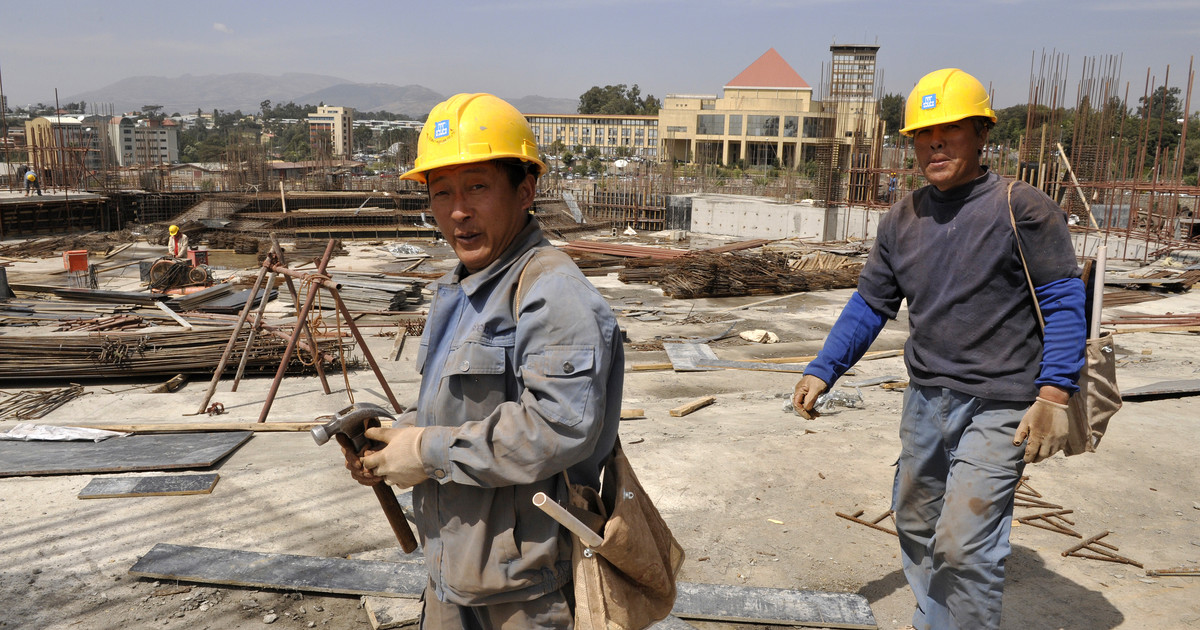 El fin del '996': la generación joven china redefine su relación con el trabajo