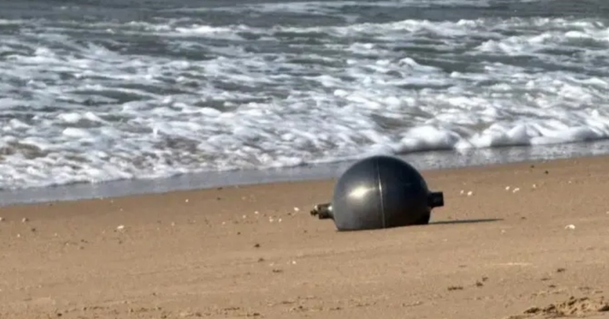 Resuelven el misterio de las bolas aparecidas en una playa australiana