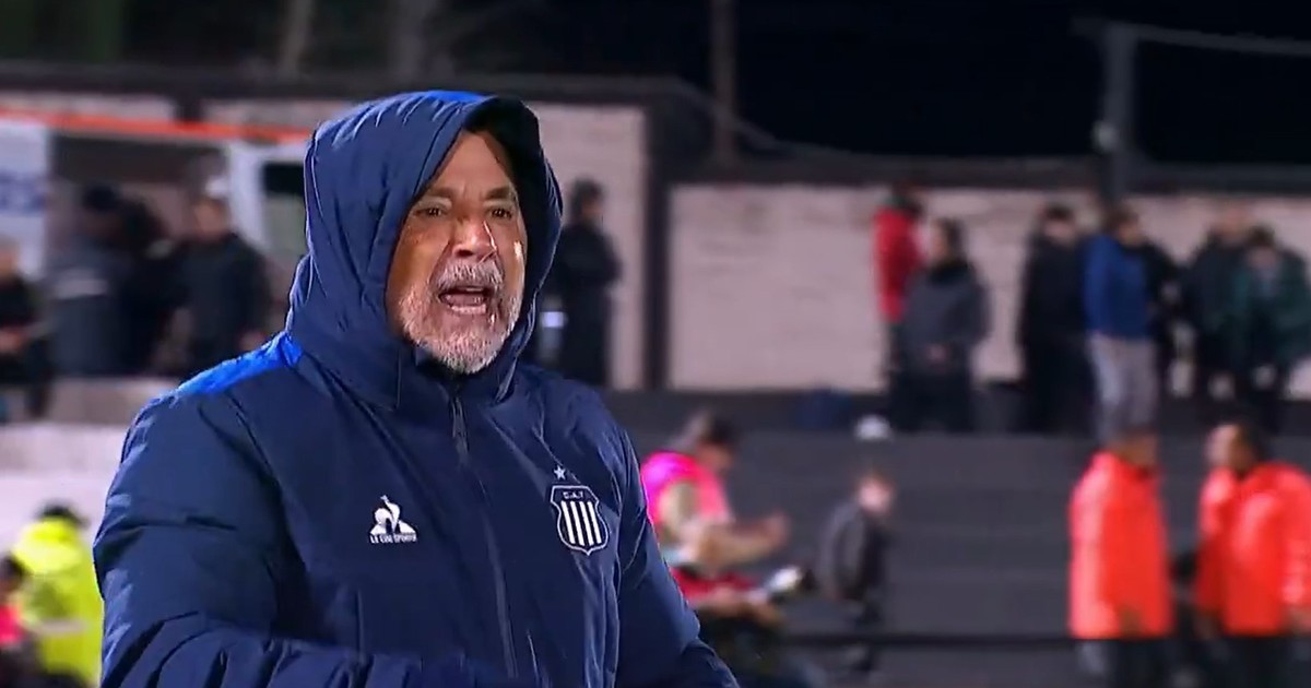 Sampaoli, en la cuerda floja: Talleres se hunde y el técnico evita dar la cara