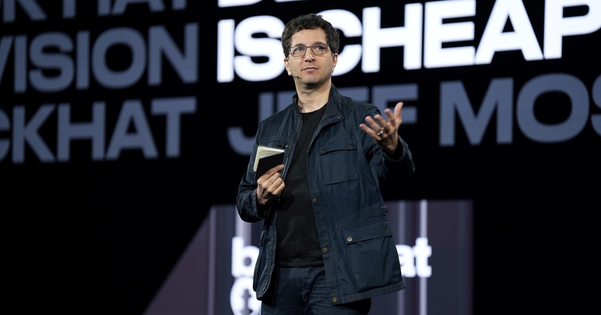 Hackeo a OpenAI: el fundador de Black Hat advierte que las empresas de IA convierten el caos en marketing