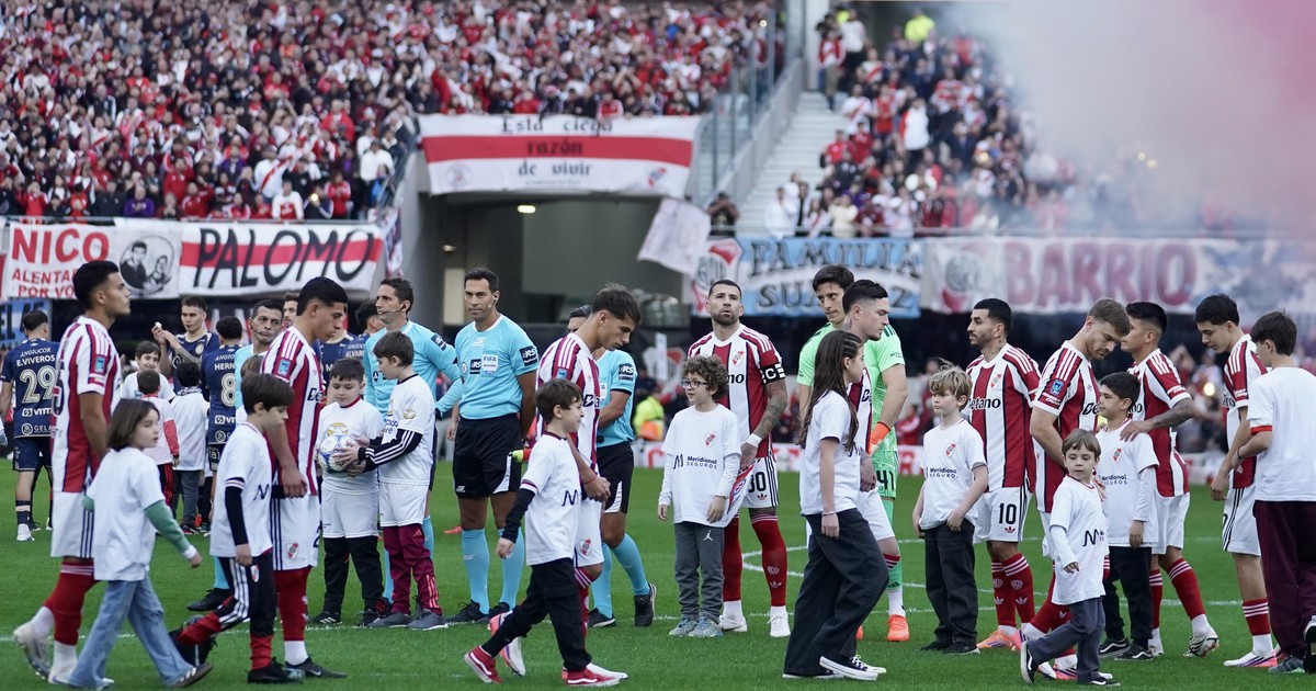 River: otra vez el grito contra Chiqui Tapia en el Monumental